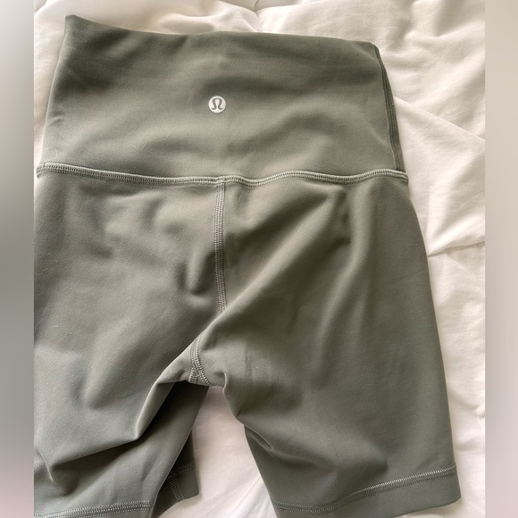 Lululemon Wunder Train Shorts - Picture 3 of 4